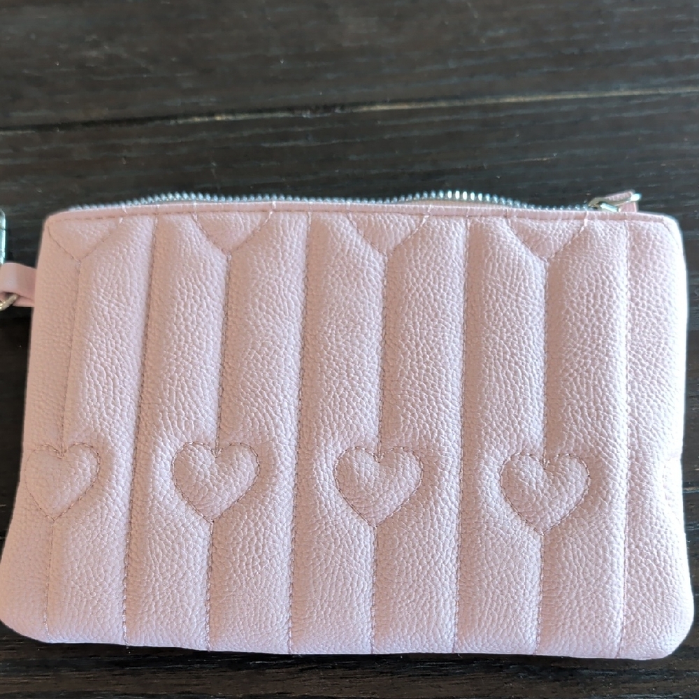 Pink Quilted Heart Pattern Betsey Johnson Clip-On Wristlet / Mini Bag 💗